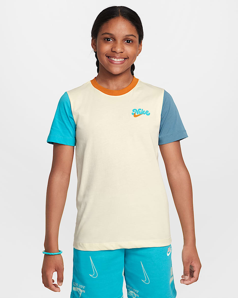 Nike Sportswear Older Kids' T-Shirt - Coconut Milk