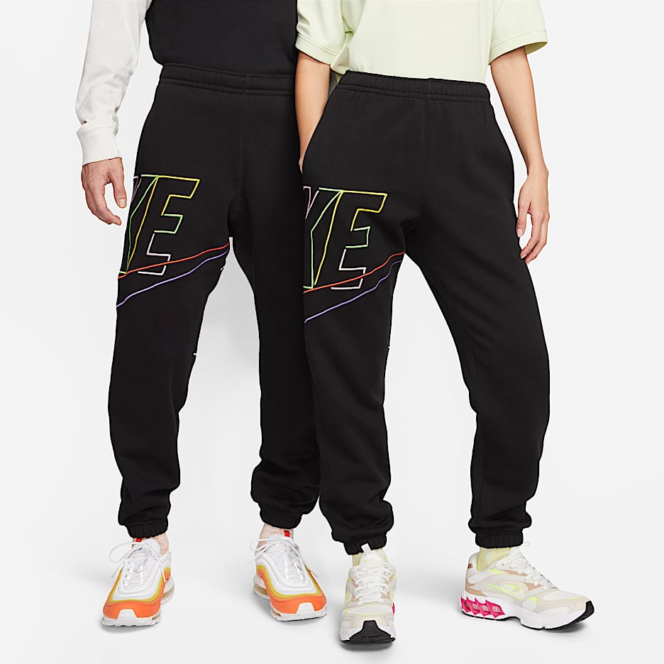 Nike Club Fleece+ Men's Brushed-Back Pants - Black