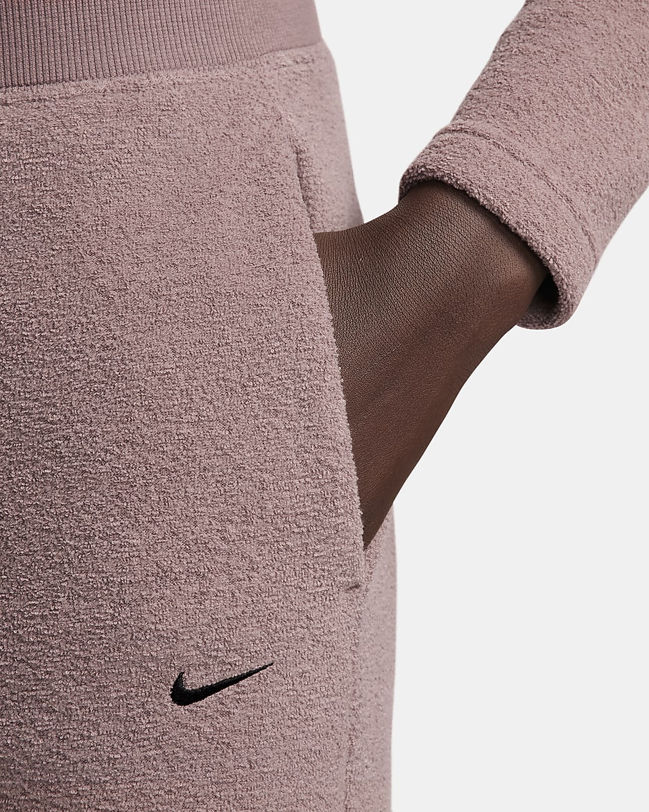 Pantalon ample à taille haute en tissu Fleece confortable Nike Sportswear Phoenix Plush pour femme - Smokey Mauve/Noir