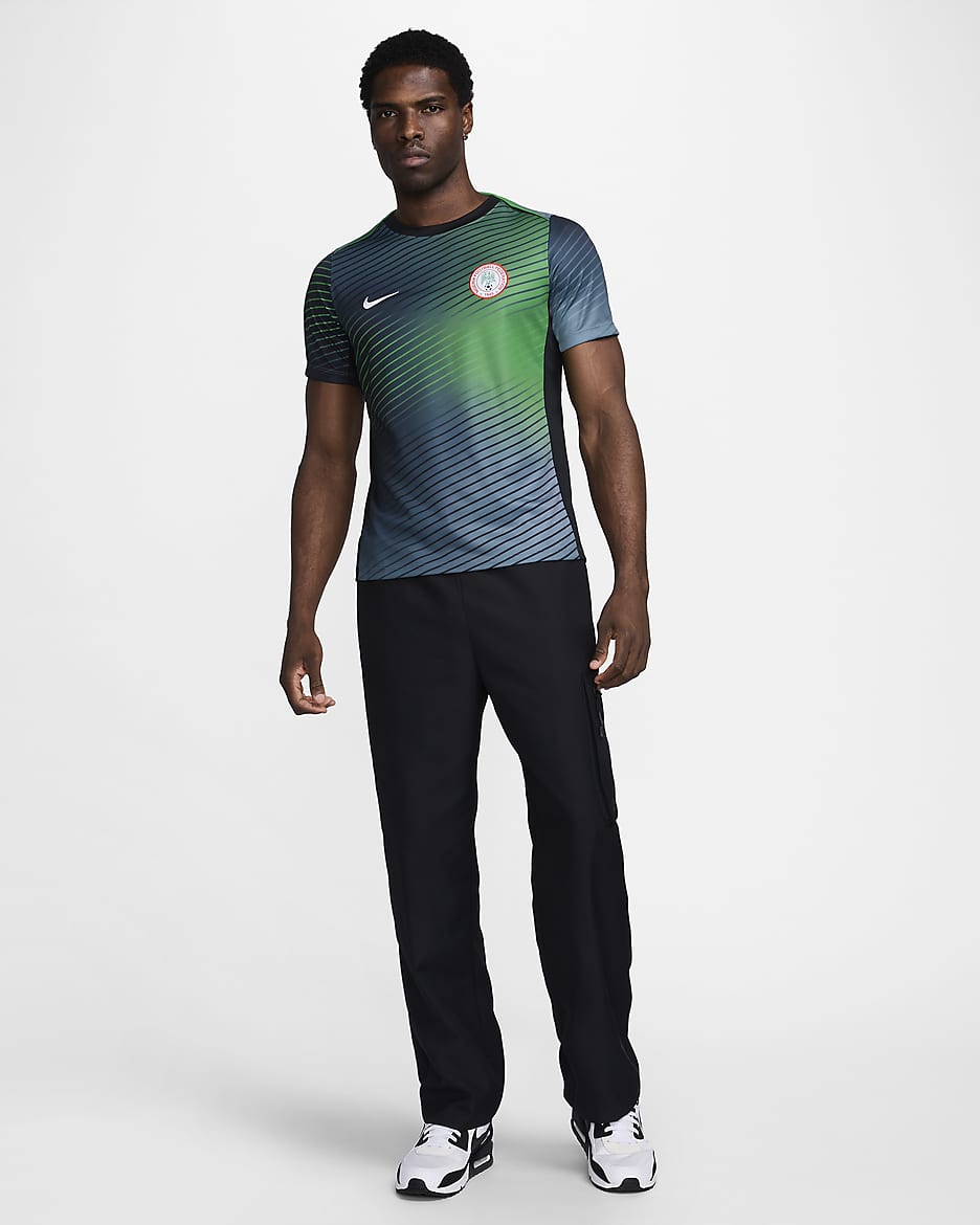 Pánské předzápasové fotbalové tričko Nike Dri-FIT Nigeria Academy Pro s krátkým rukávem - Cool Grey/Lucky Green/Černá/Bílá