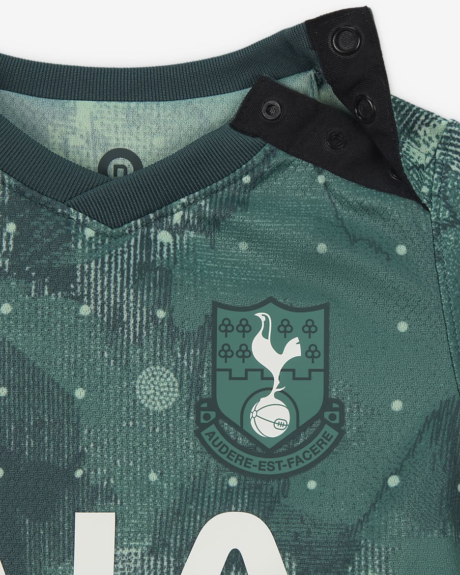 Tottenham Hotspur 2024/25 Stadium (tredjedrakt) Nike Football Replica draktsett i tre deler til sped-/småbarn - Enamel Green/Bicoastal/Hvit