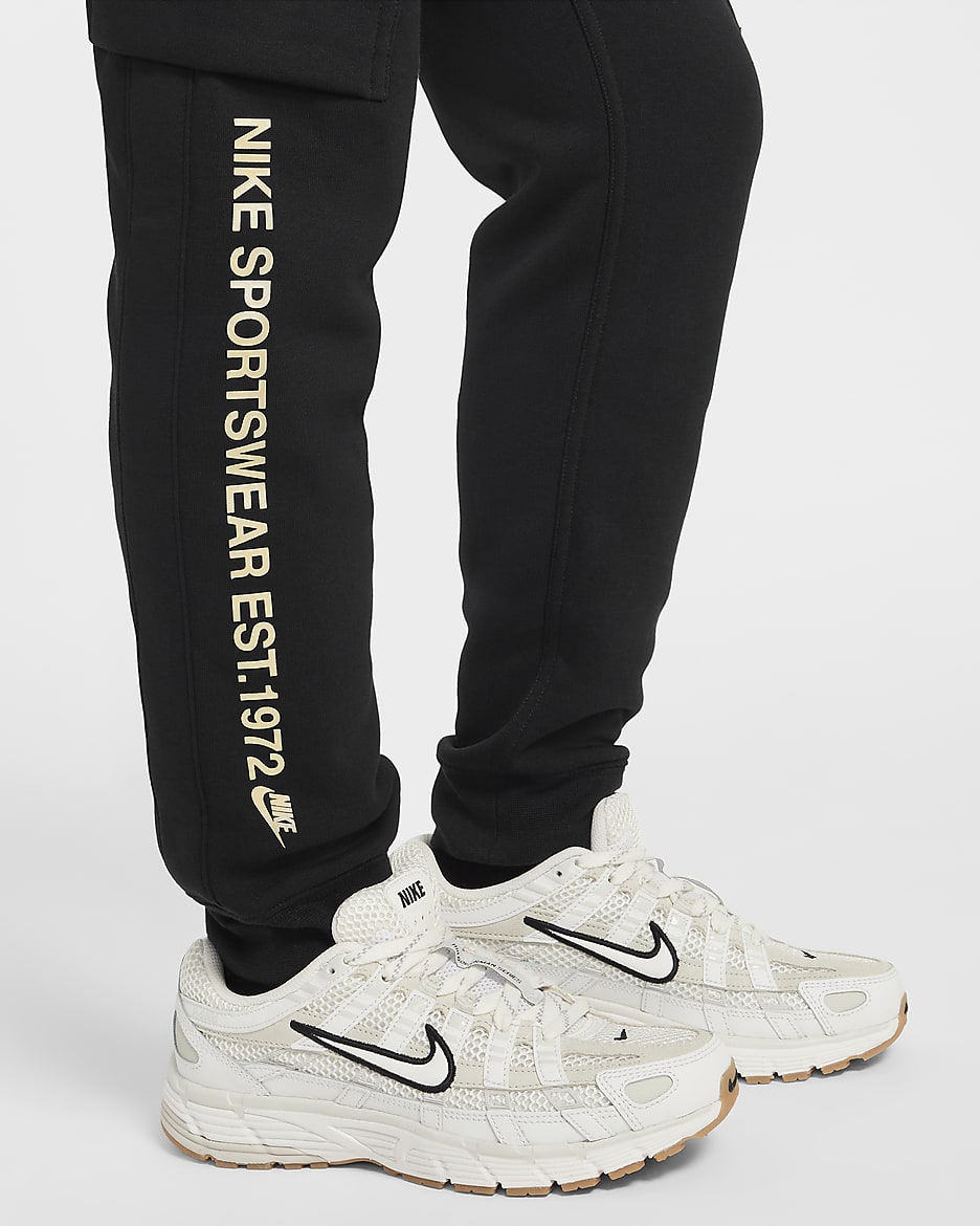 Nike Sportswear Standard Issue Older Kids' (Boys') Cargo Trousers - Black/Black/Metallic Gold