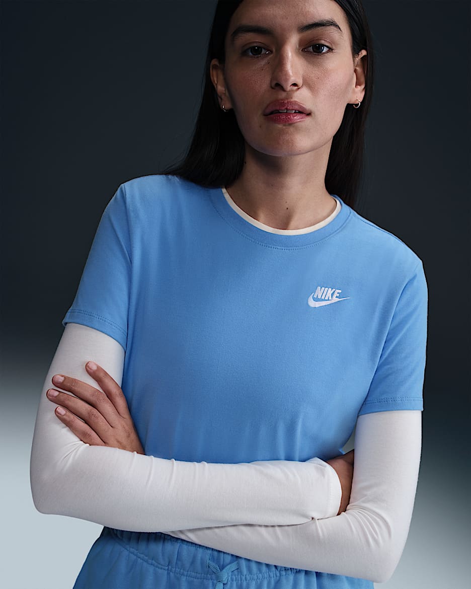 Nike Sportswear Club Essentials Women's T-Shirt - University Blue