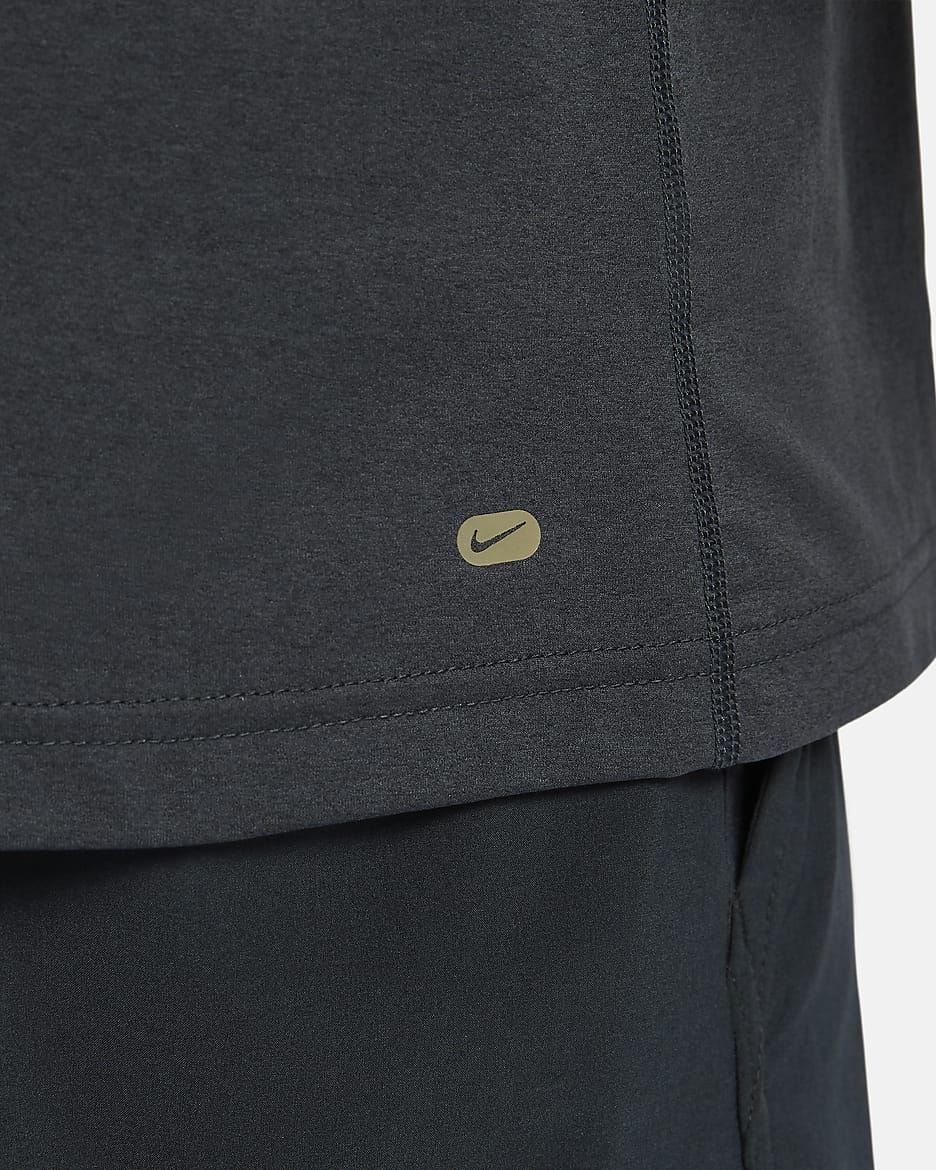 เสื้อแขนสั้นผู้ชาย Dri-FIT UV Nike Hyverse - Off Noir/Pale Ivory/Cargo Khaki