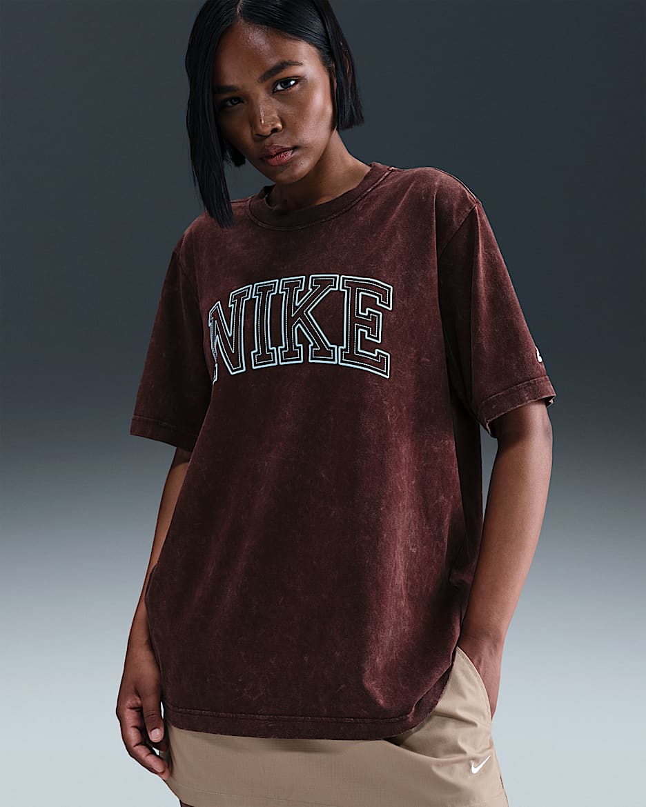 Nike Sportswear Classics Women's Loose T-Shirt - Burgundy Crush