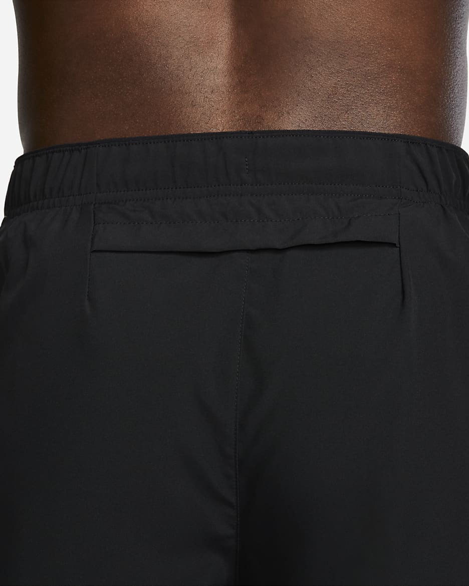 Nike Challenger vielseitige Dri-FIT Herrenshorts ohne Futter (ca. 23 cm) - Schwarz/Schwarz/Schwarz