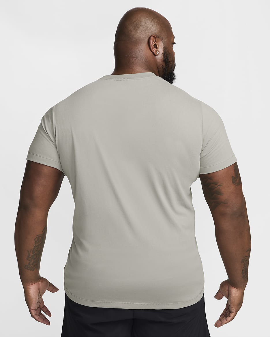 Playera de fitness Nike Dri-FIT para hombre - Estuco oscuro