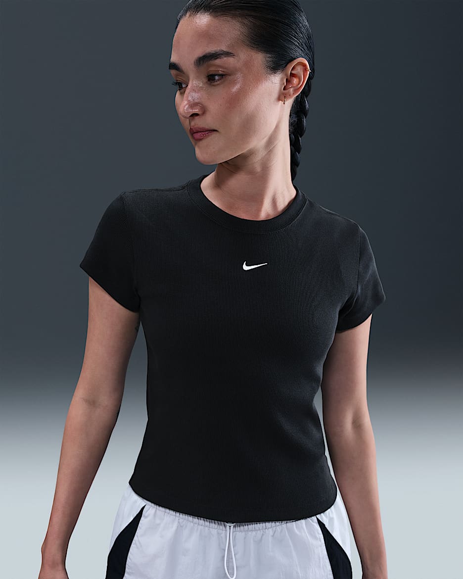 Nike Sportswear 女款緊身羅紋短袖 T 恤 - 黑色
