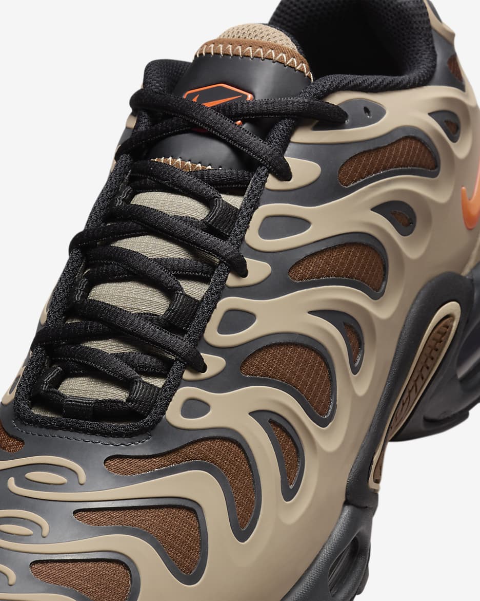 Nike Air Max Plus Drift Winterfester Schuh (Herren) - Khaki/Dark Smoke Grey/Sanddrift/Hyper Crimson