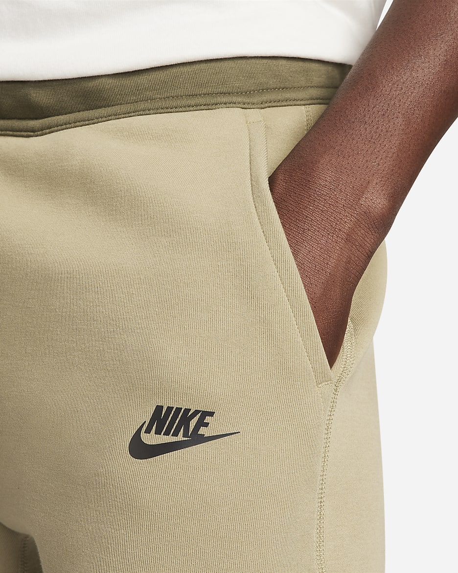 Ανδρικό παντελόνι φόρμας Nike Sportswear Tech Fleece - Neutral Olive/Medium Olive/Μαύρο