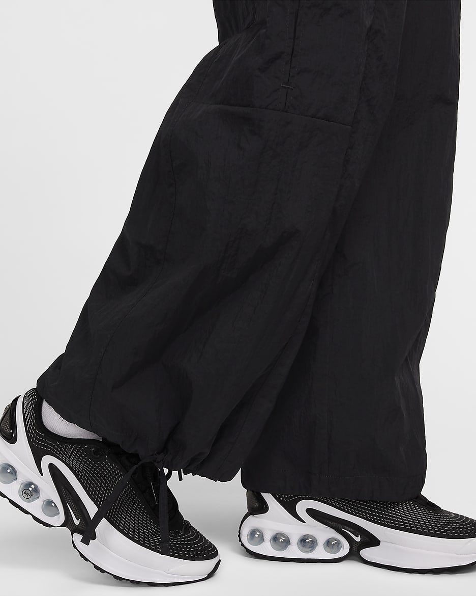 Nike Sportswear Women's High-Waisted Woven Cargo Trousers - Black/White