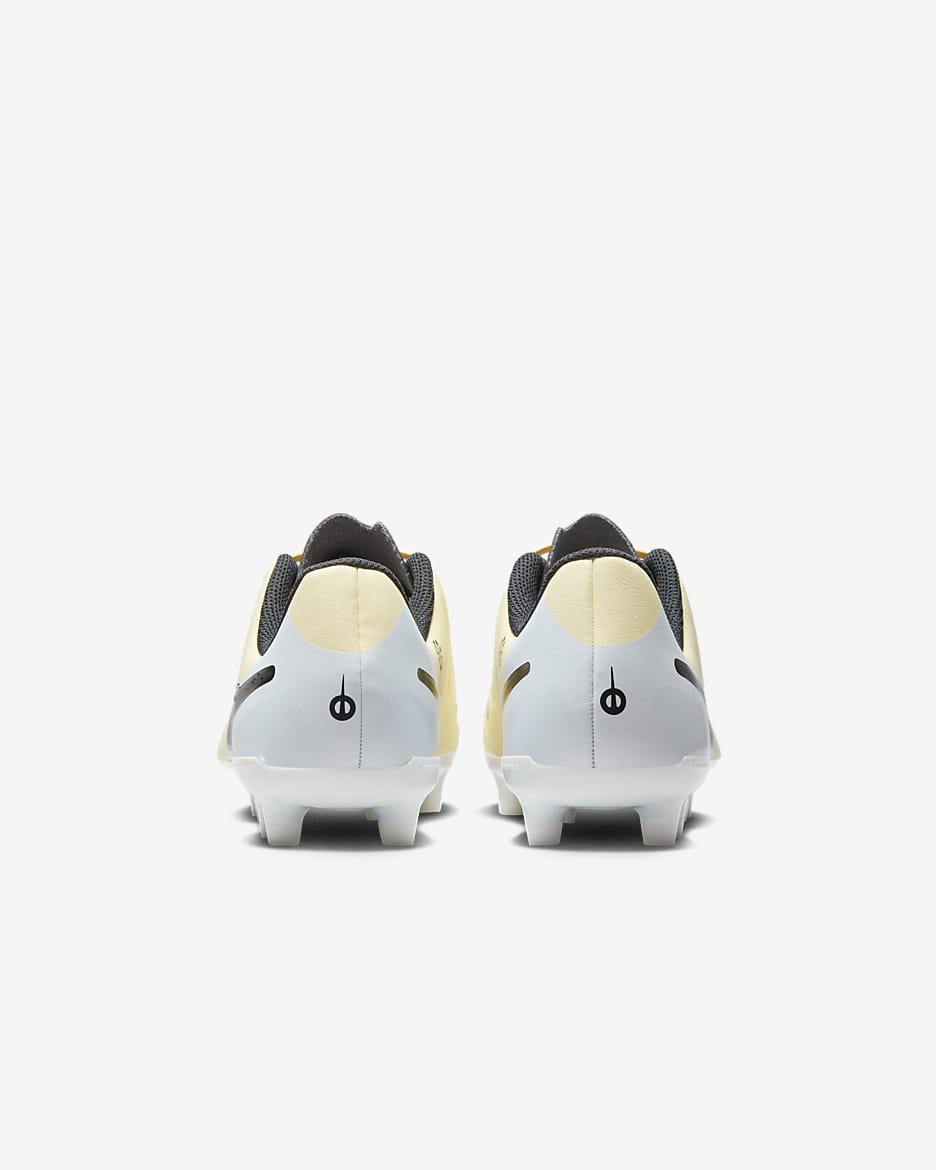 Chaussure de foot basse à crampons multi-surfaces Nike Jr. Tiempo Legend 10 Club pour enfant/ado - Lemonade/Metallic Gold Coin/Noir