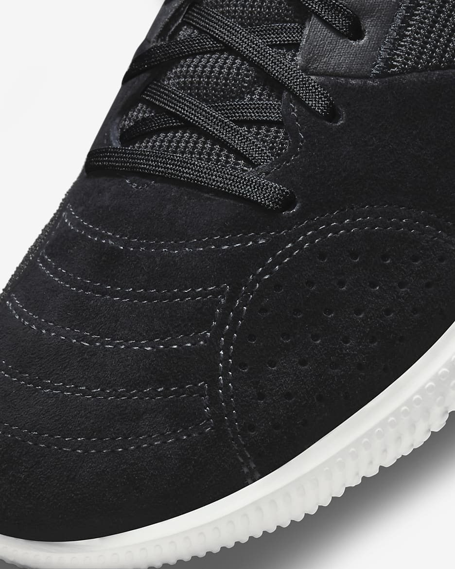 Tacos de fútbol de corte low Nike Streetgato - Negro/Sombrío apagado/Blanco cumbre