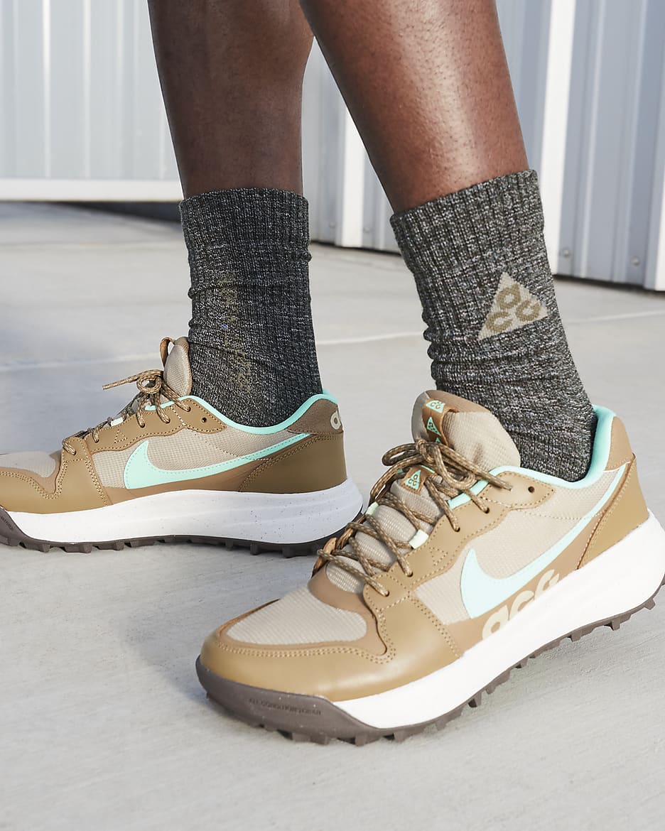 Nike ACG Lowcate Men's Shoes - Limestone/Dark Driftwood/Sail/Green Glow