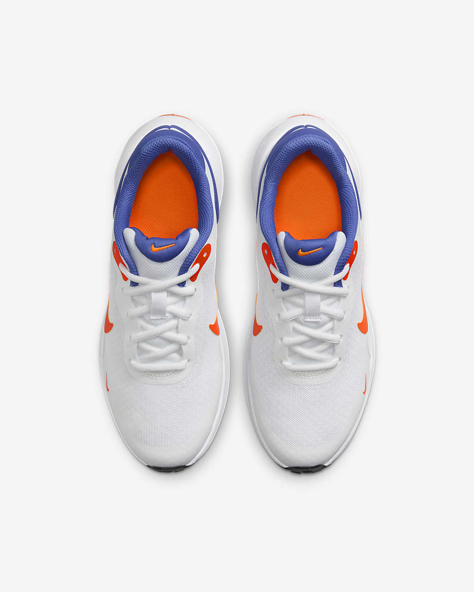 รองเท้าวิ่งเด็กโต Nike Revolution 7 - ขาว/Astronomy Blue/Total Orange/Team Orange