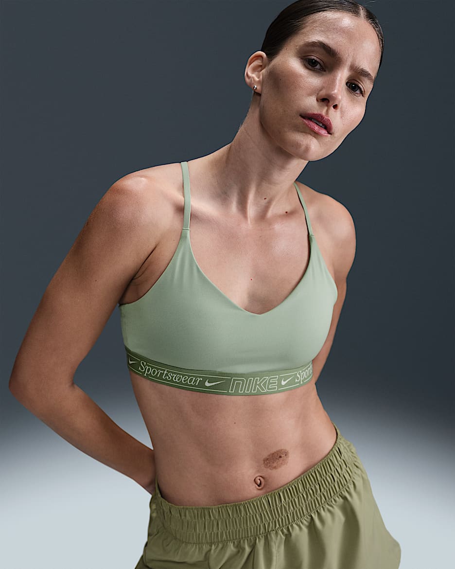 Damski stanik sportowy z regulacją i wkładkami zapewniający lekkie wsparcie Nike Indy - Jade Horizon
