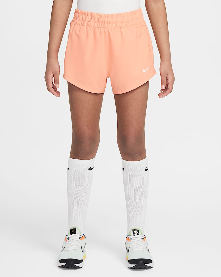 Shorts Dri-FIT de 8 cm 2 en 1 para niña Nike One - Ágata melocotón/Blanco