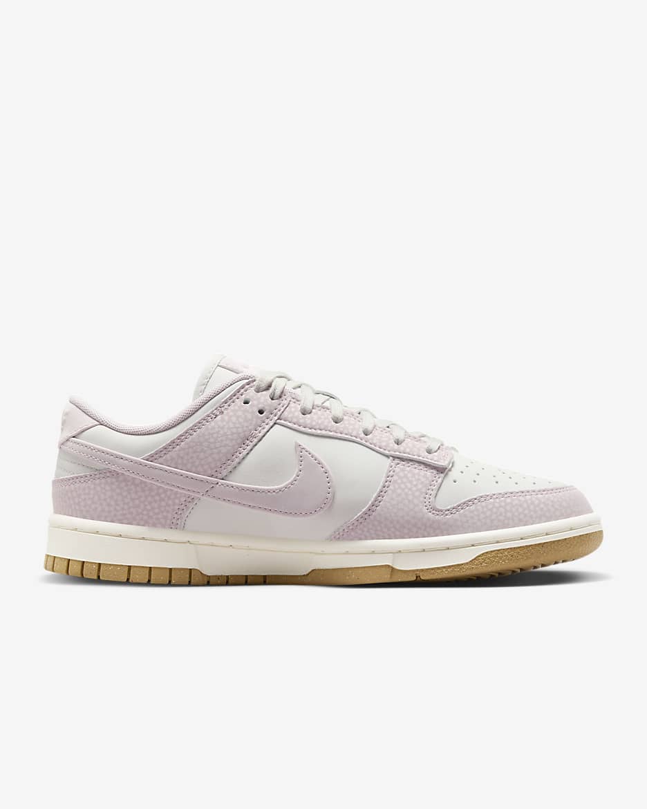 Tenis para mujer Nike Dunk Low Premium Next Nature - Hueso claro/Marrón claro goma/Vela/Violeta platino