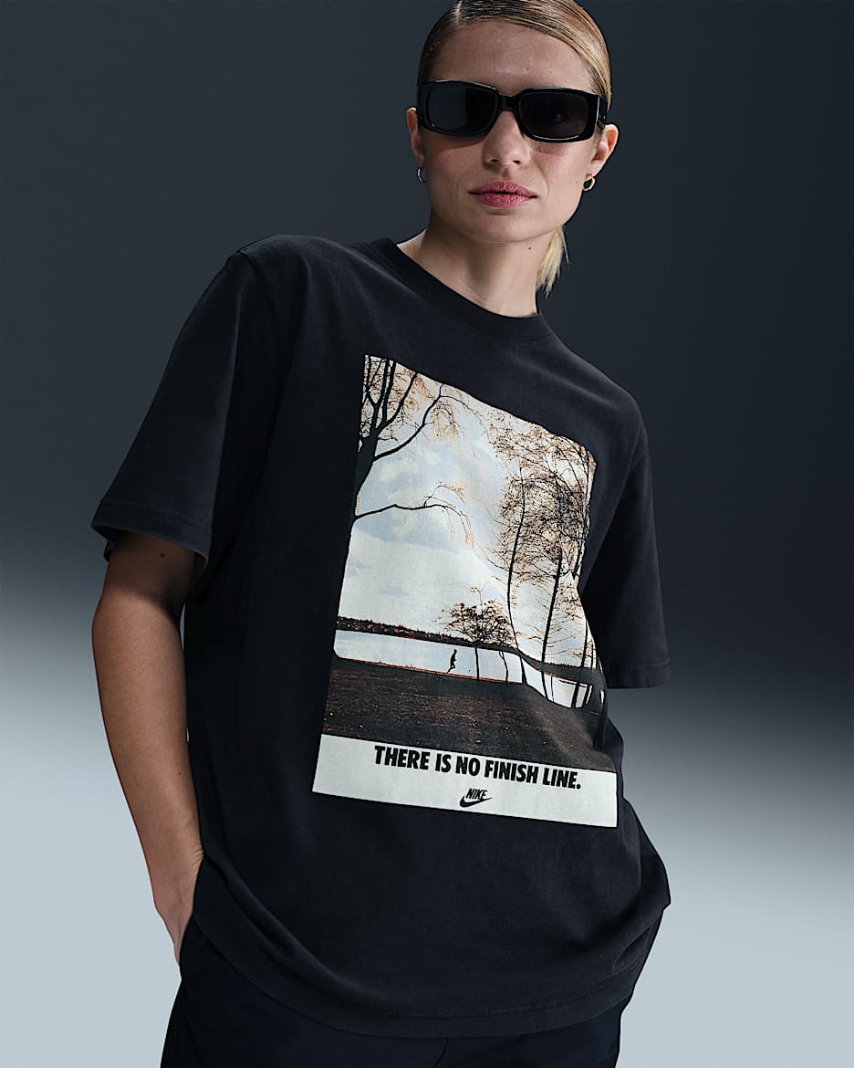 Playera de manga corta con gráfico para mujer Nike Sportswear - Negro