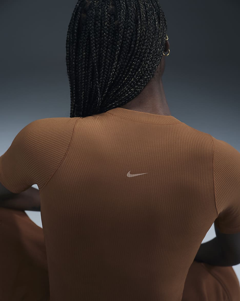 Haut à manches courtes Dri-FIT Nike Zenvy Rib pour femme - Light British Tan/Blanc