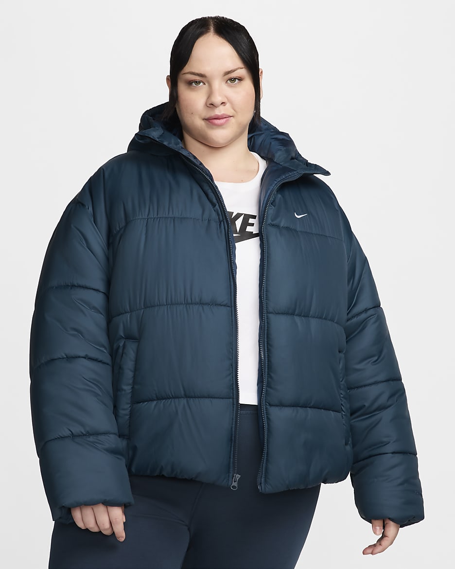 Nike Sportswear Classic Puffer Women's Therma-FIT Loose Hooded Jacket (Plus Size) - Armory Navy/White