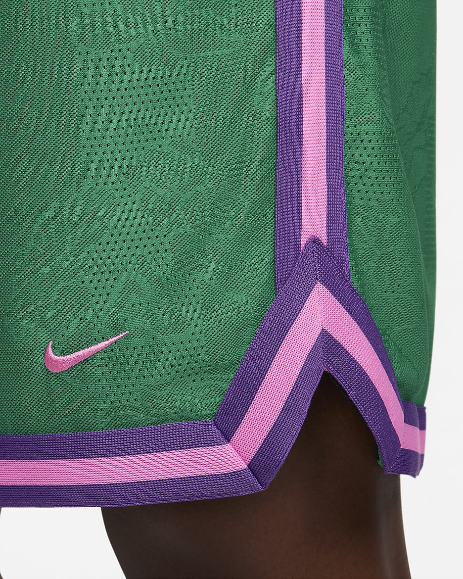 Giannis Pantalón corto de baloncesto de 15 cm Dri-FIT DNA - Hombre - Malachite/Purple Cosmos/Playful Pink