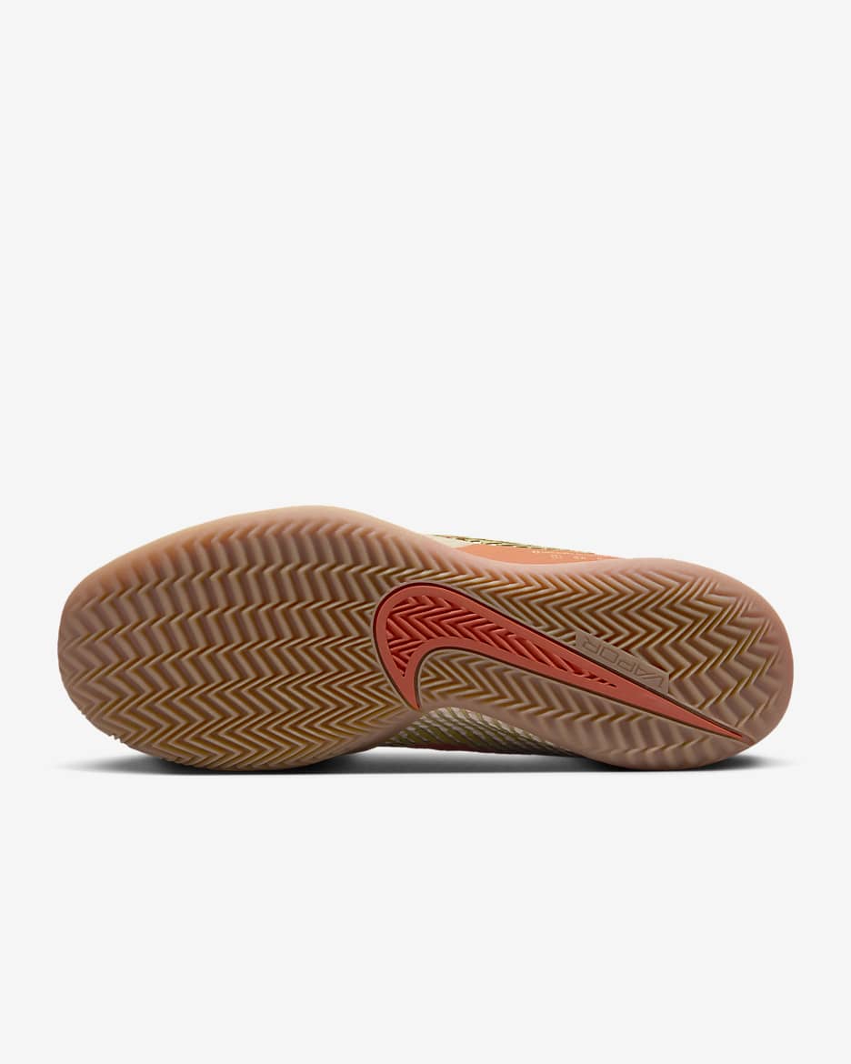 NikeCourt Air Zoom Vapor 11 Premium tennissko for grus til dame - Sanddrift/Rust Factor/Gum Medium Brown/Metallic Gold