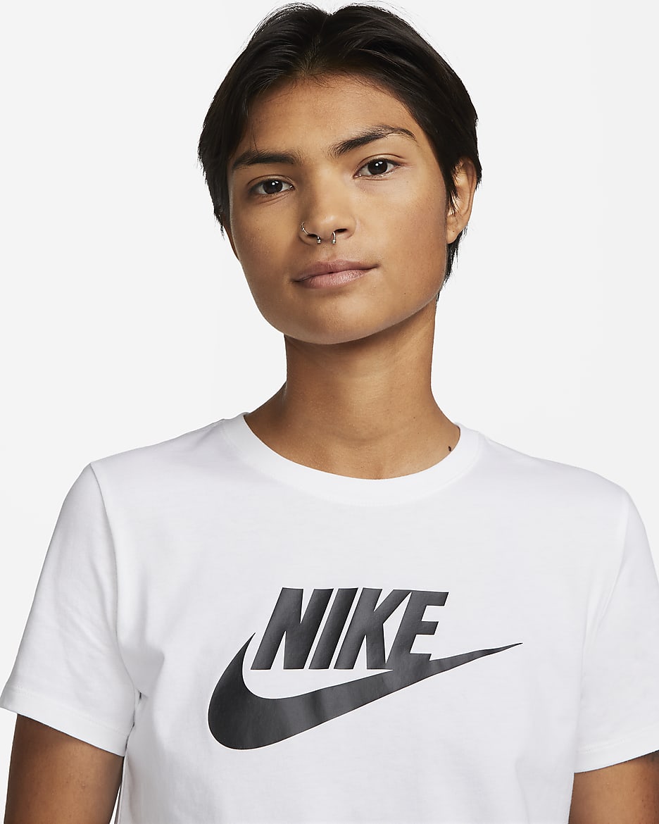 Tee-shirt à logo Nike Sportswear Essentials pour femme - Blanc/Noir