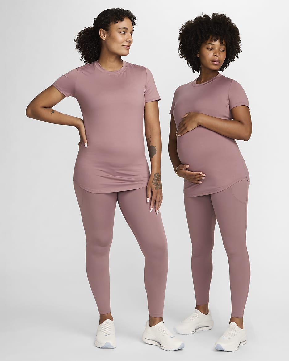 Nike (M) One Camiseta de manga corta con ajuste entallado Dri-FIT (Maternity) - Mujer - Smokey Mauve