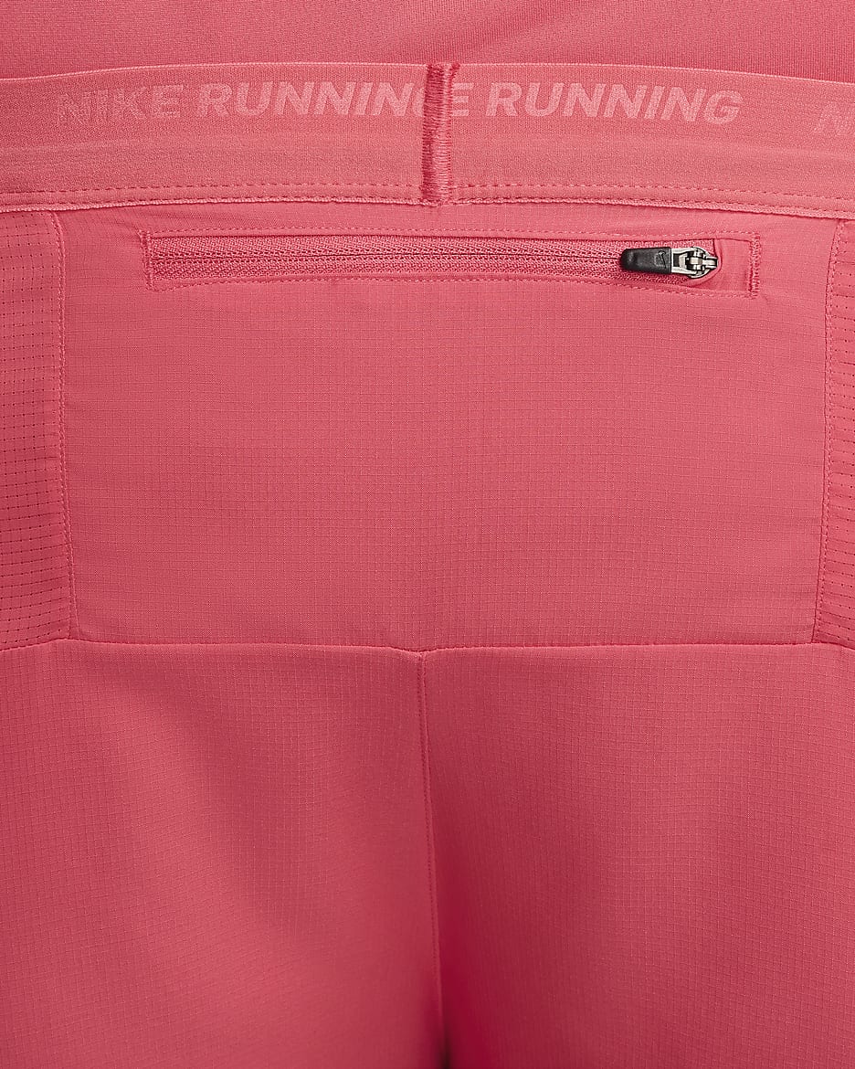 Shorts de correr Dri-FIT de 13 cm con forro de ropa interior para hombre Nike Stride - Rosa margarita/Negro