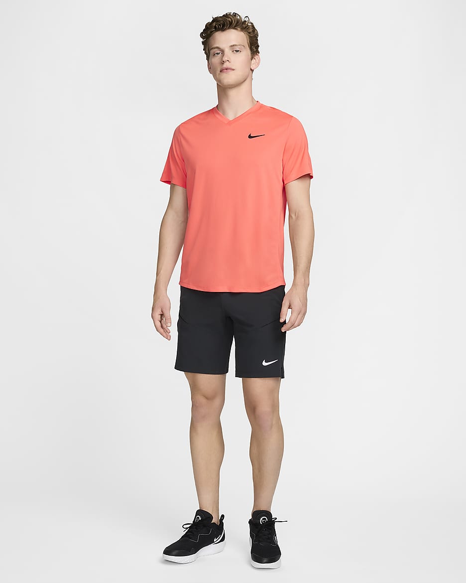 NikeCourt Dri-FIT Victory Tennistop voor heren - Light Wild Mango/Light Wild Mango/Zwart