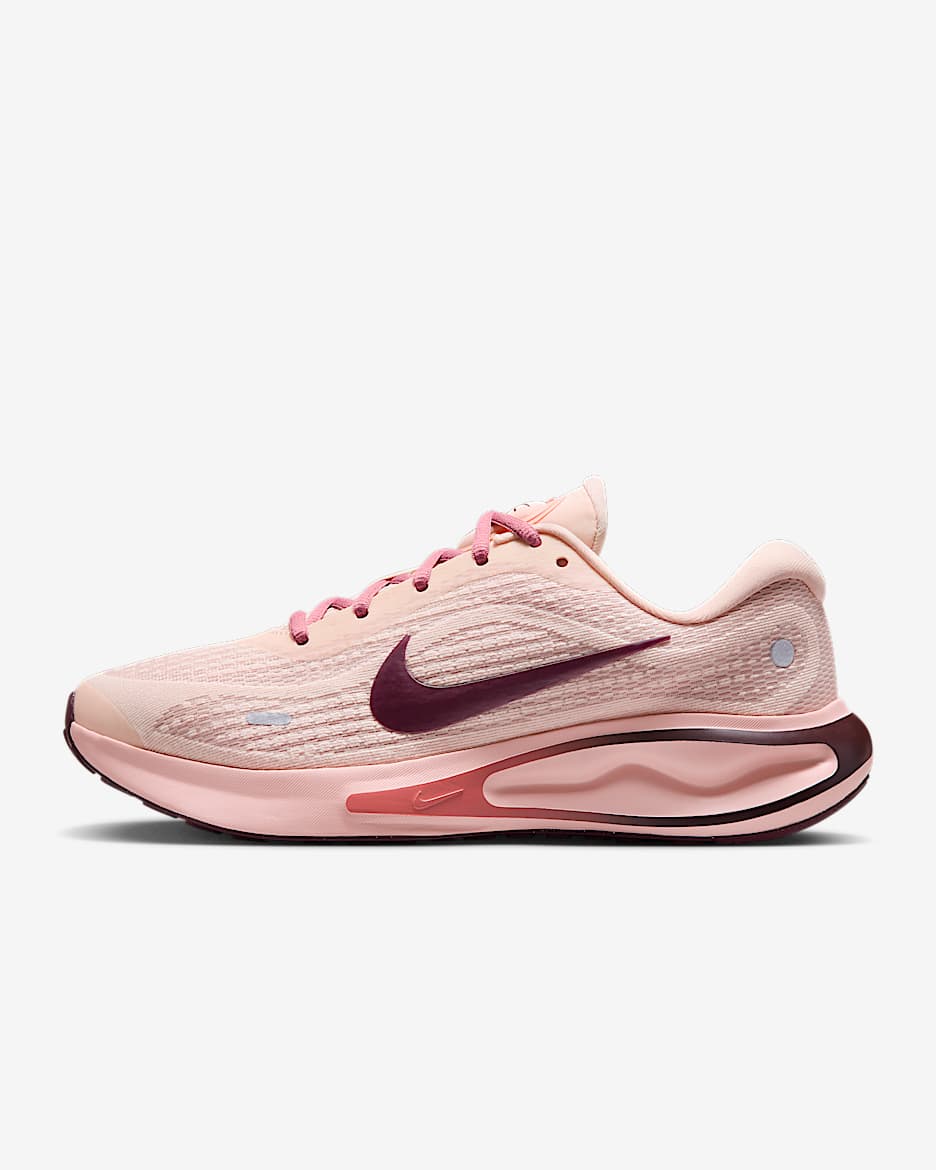 Nike Journey Run Straßenlaufschuh für Damen - Guava Ice/Red Stardust/Washed Coral/Burgundy Crush