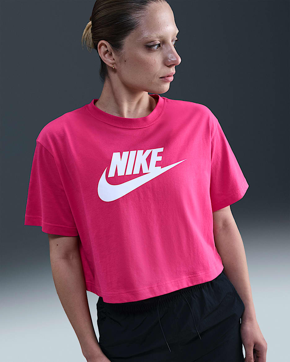 Playera cropped con logotipo para mujer Nike Sportswear Essential - Rosa enérgico/Blanco