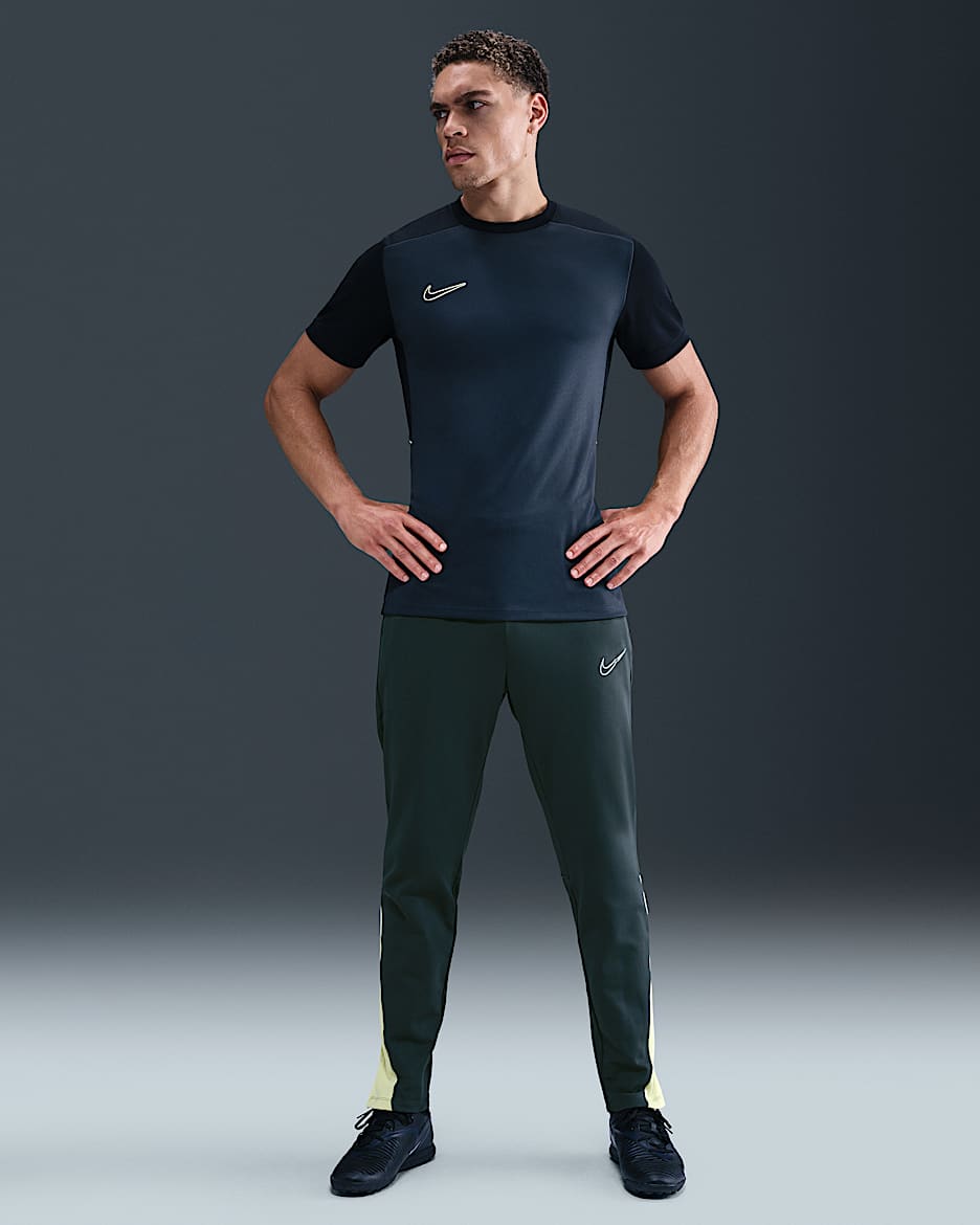 Fotbollsbyxor Nike Academy Winter Warrior Therma-FIT för män - Seaweed/Limelight