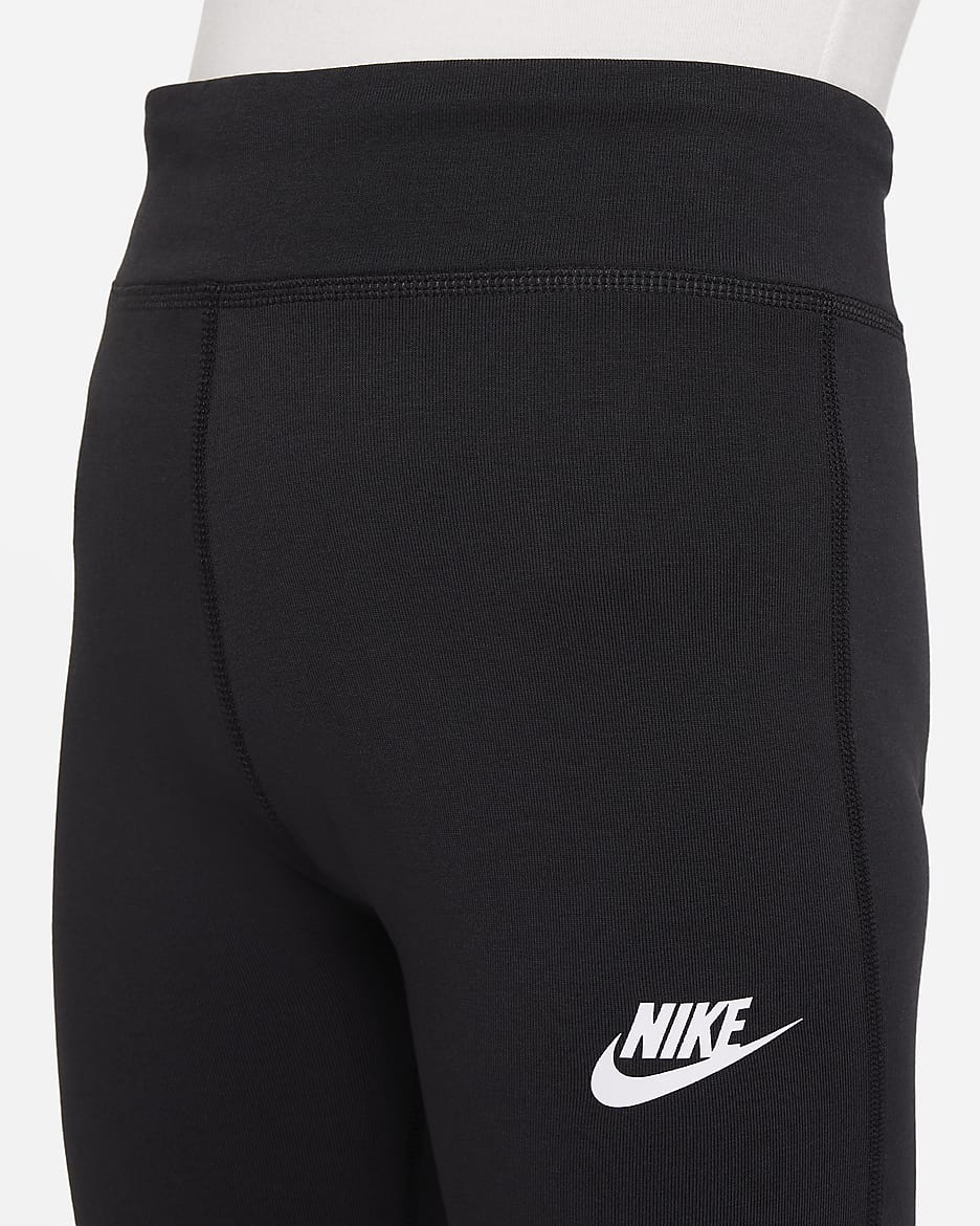 Nike Sportswear Favorites Leggings mit ausgestelltem Bein für ältere Kinder (Mädchen) - Schwarz/Weiß