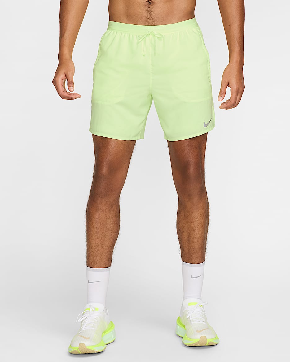 Shorts da running 2 in 1 18 cm Dri-FIT Nike Stride – Uomo - Barely Volt/Barely Volt/Barely Volt
