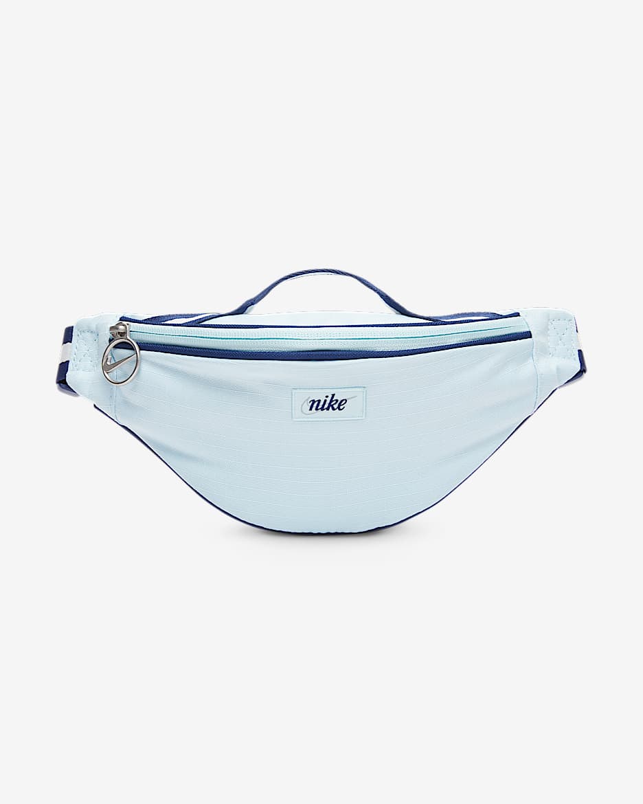 กระเป๋าคาดเอวสไตล์เรโทร Nike Heritage (ขนาดเล็ก, 1 ล.) - Glacier Blue/Blue Void/Blue Void
