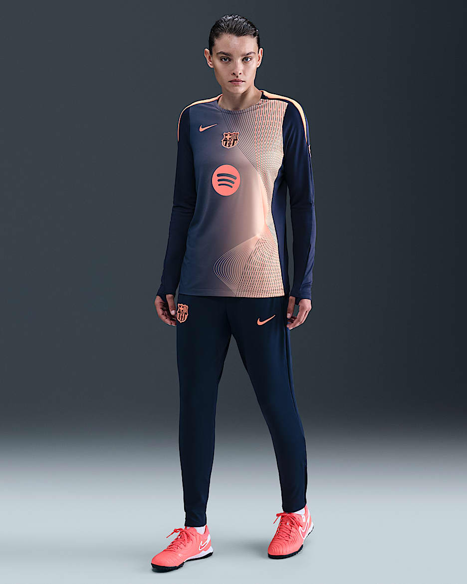 FC Barcelona Strike Üçüncü Nike Dri-FIT Total 90 Örgü Kadın Futbol Eşofman Altı - Midnight Navy/Bright Mango/Bright Mango