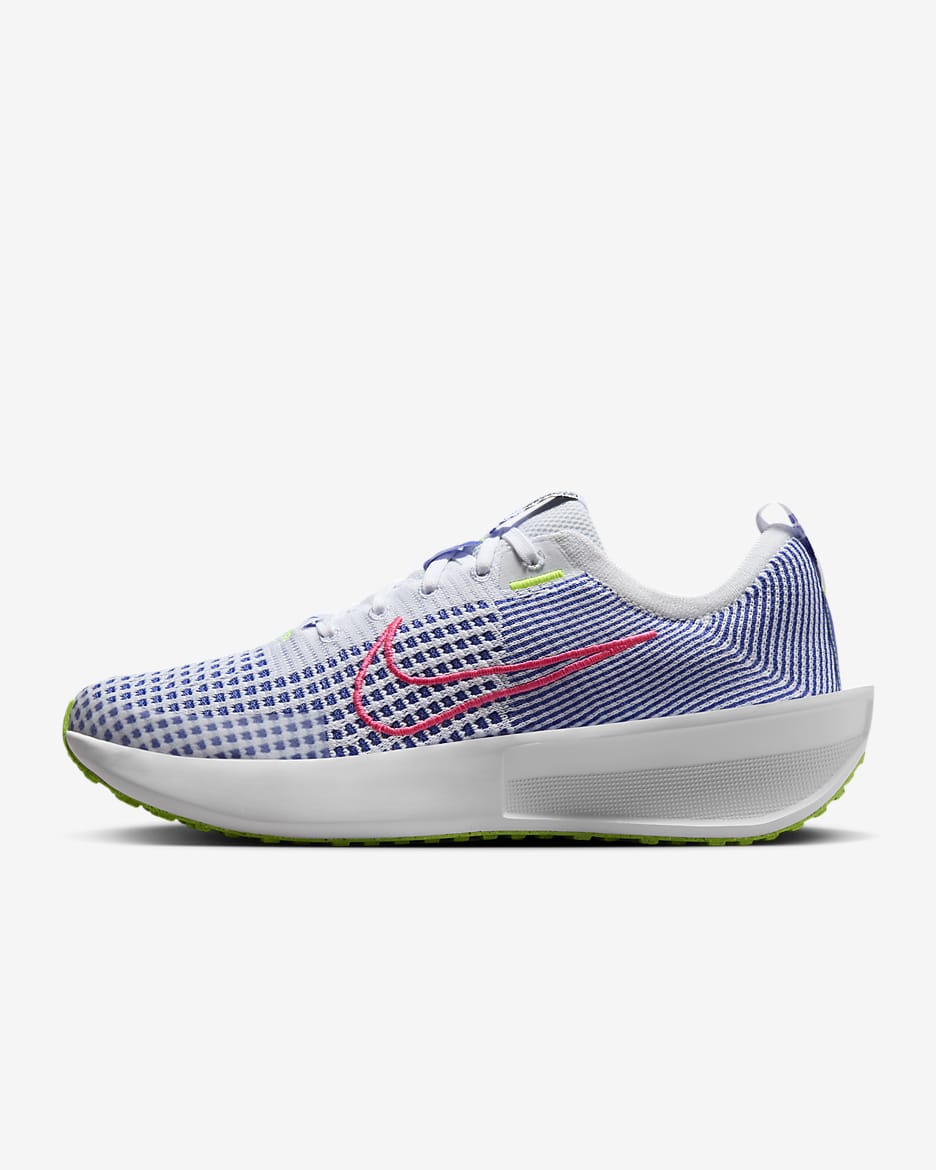 Tenis de correr en pavimento para mujer Nike Interact Run - Blanco/Azul astronómico/Volt/Hiperrosa