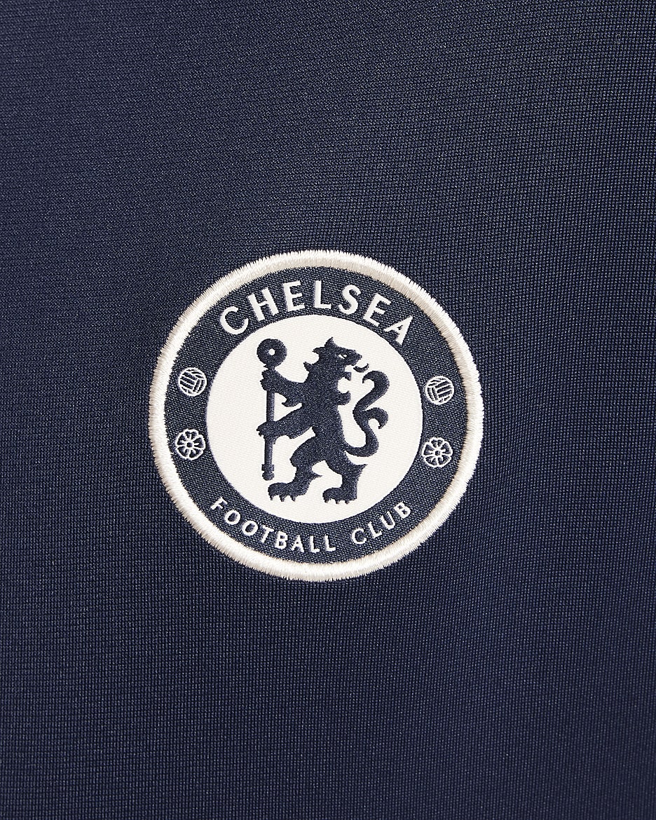 Chelsea FC Strike Nike Dri-FIT Fußball-Trainingsanzug aus Strickmaterial für ältere Kinder - Obsidian/Light Photo Blue/Guava Ice