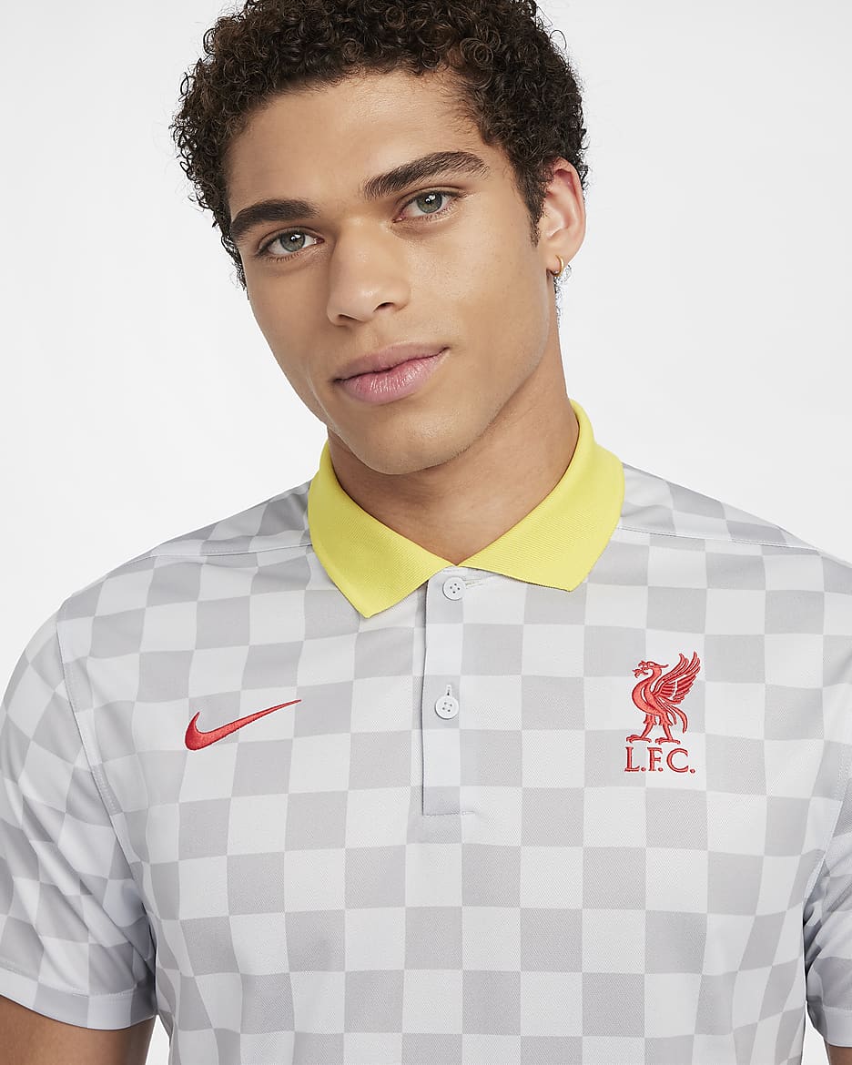 3e polo de foot Nike Dri-FIT Liverpool FC Victory pour homme - Light Smoke Grey/Pure Platinum/Chrome Yellow/Global Red