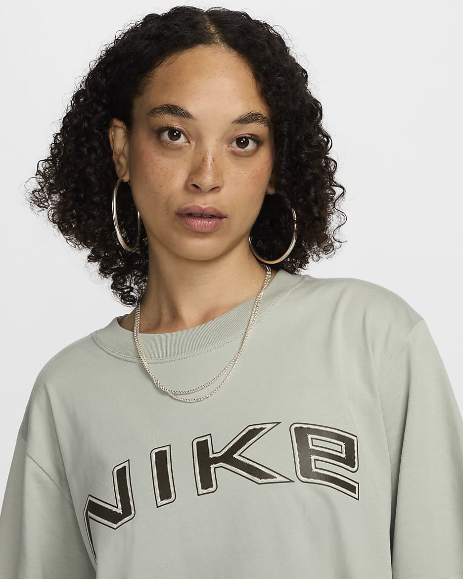 Nike Sportswear weites Kurzarmshirt mit Grafik (Damen) - Jade Horizon