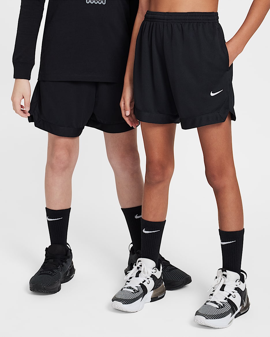 Shorts de básquetbol Dri-FIT de 13 cm para niños talla grande Nike Court - Negro/Blanco