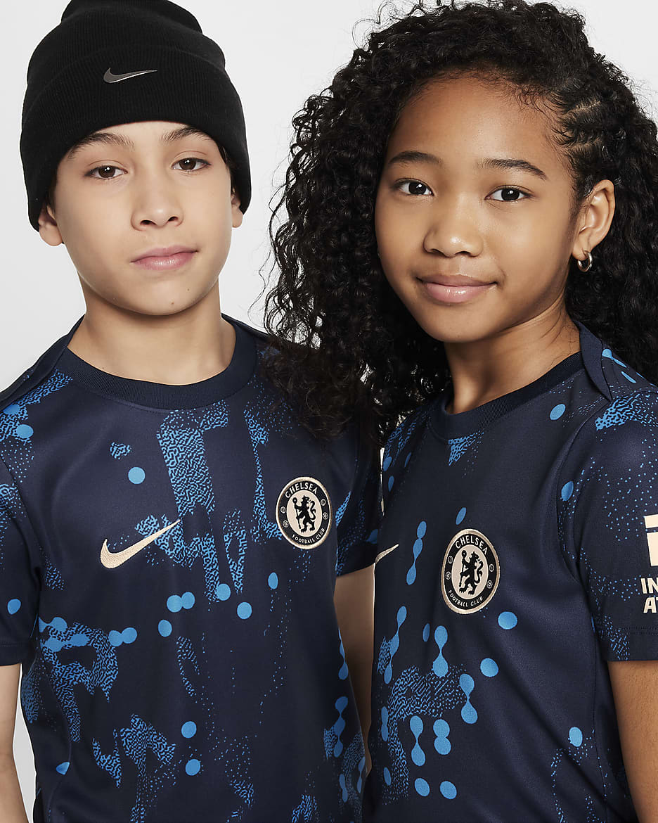 Camisola de futebol de manga curta do equipamento de aquecimento Nike Dri-FIT Academy Pro Chelsea FC Júnior - Obsidian/Guava Ice