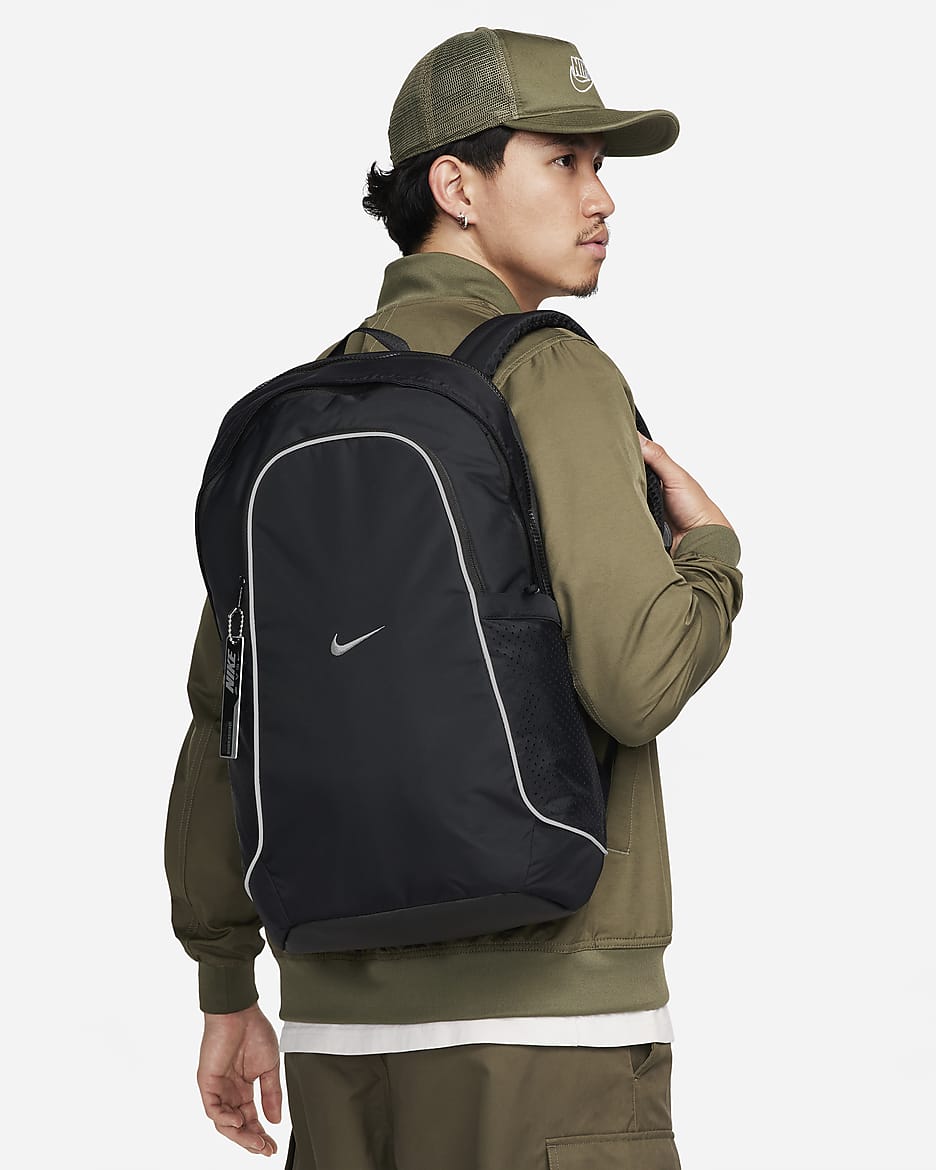 Nike Sportswear Essentials 背包 (20 公升) - 黑色/黑色/Metallic Silver
