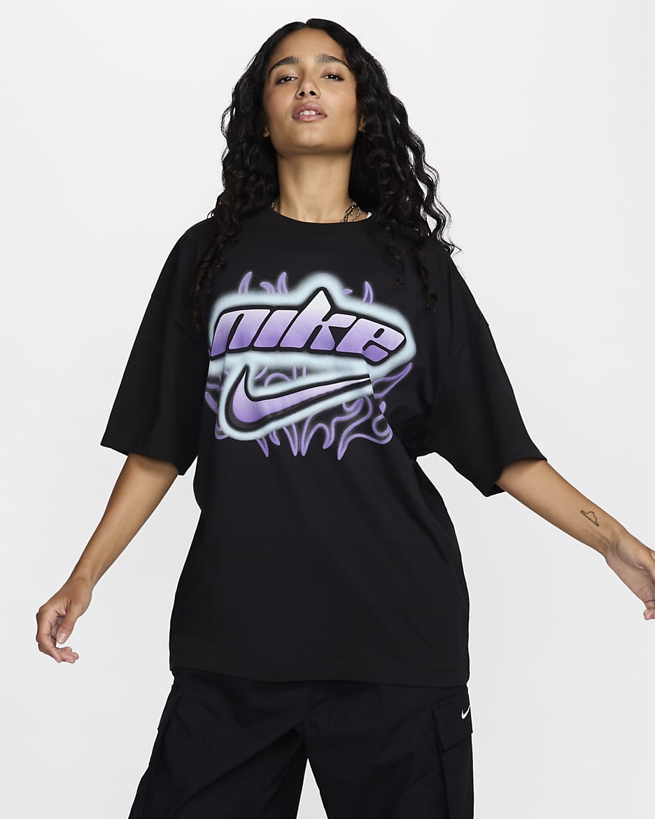 Nike Sportswear Women's Oversized Graphic T-Shirt - Black