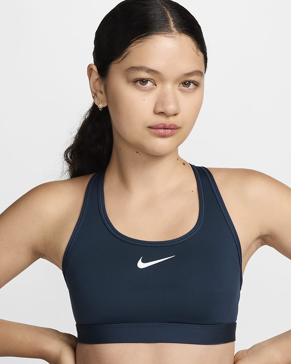 สปอร์ตบราผู้หญิงเสริมฟองน้ำ Nike Swoosh Medium Support - Armory Navy/ขาว