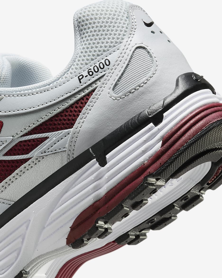 Sapatilhas Nike P-6000 - Pure Platinum/Metallic Platinum/Branco/Vermelho Team escuro