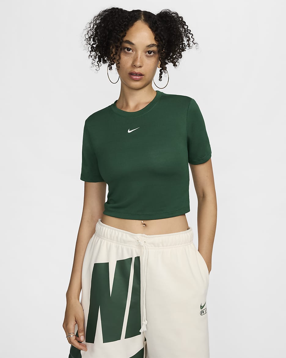 Playera slim cropped para mujer Nike Sportswear Essential - Verde desfiladero/Vela