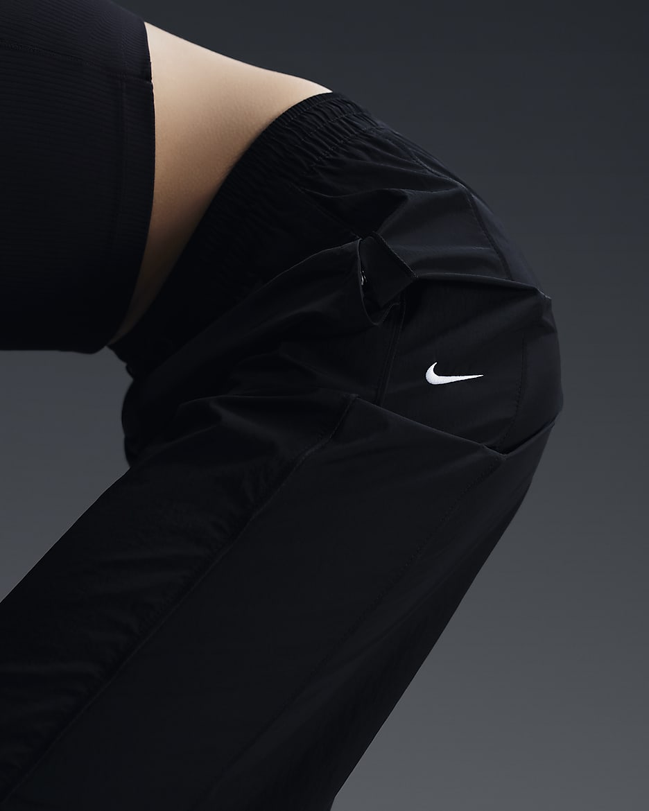 Pants con dobladillo abierto de tejido Woven de tiro alto para mujer Nike Windrunner - Negro/Blanco